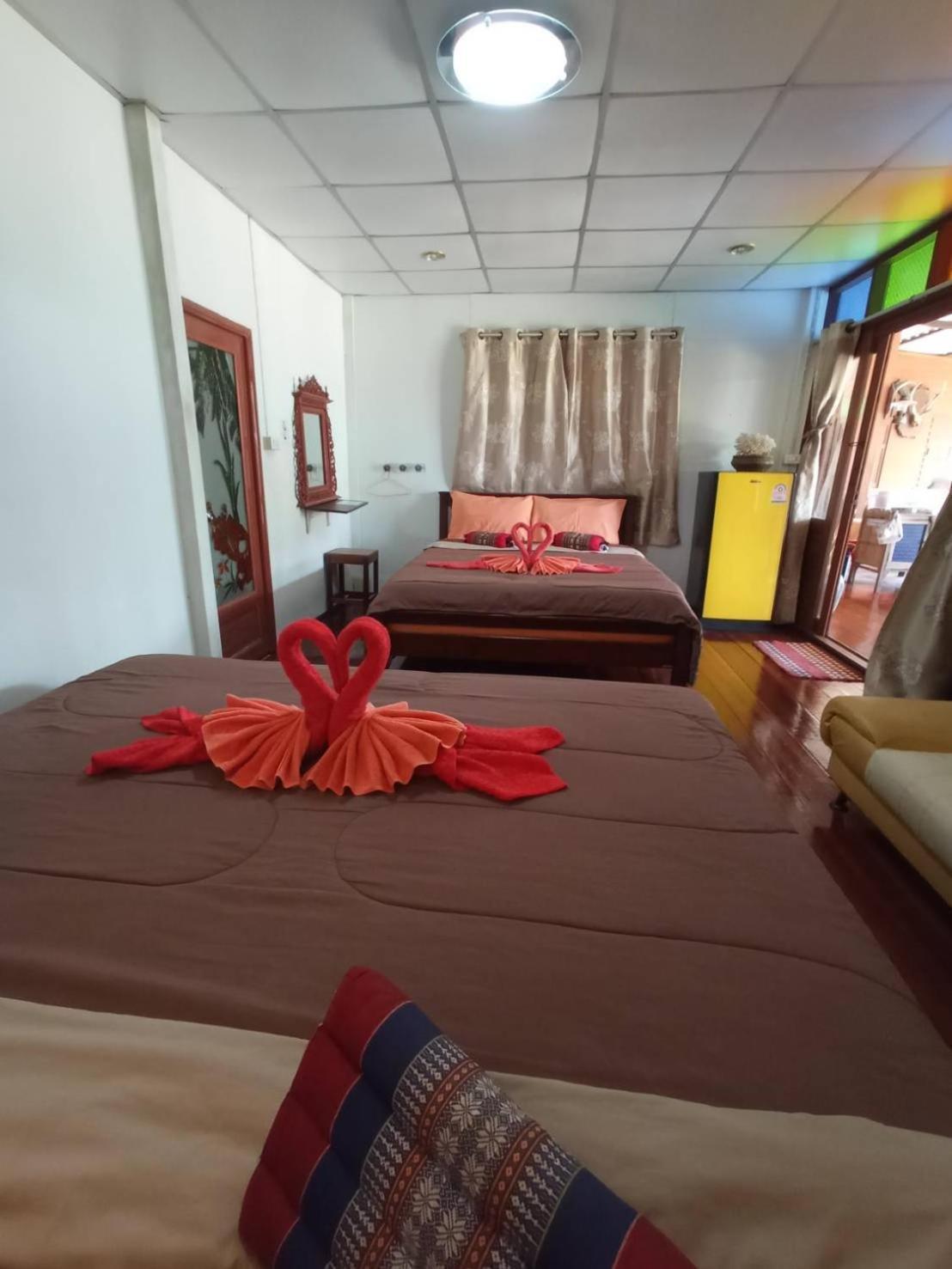 Hotel Baan Ing Suan Amphawa Habitación foto