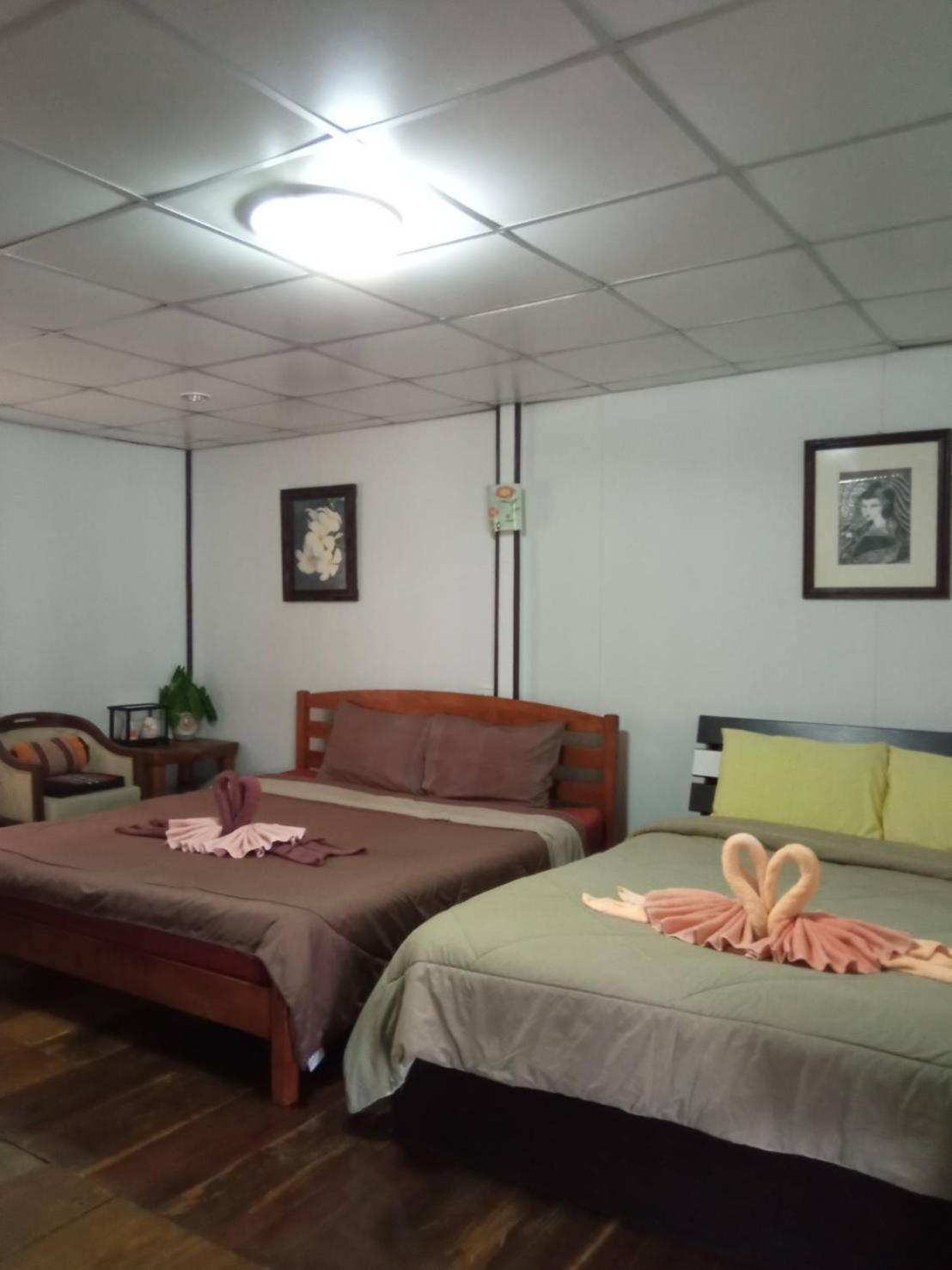 Hotel Baan Ing Suan Amphawa Habitación foto