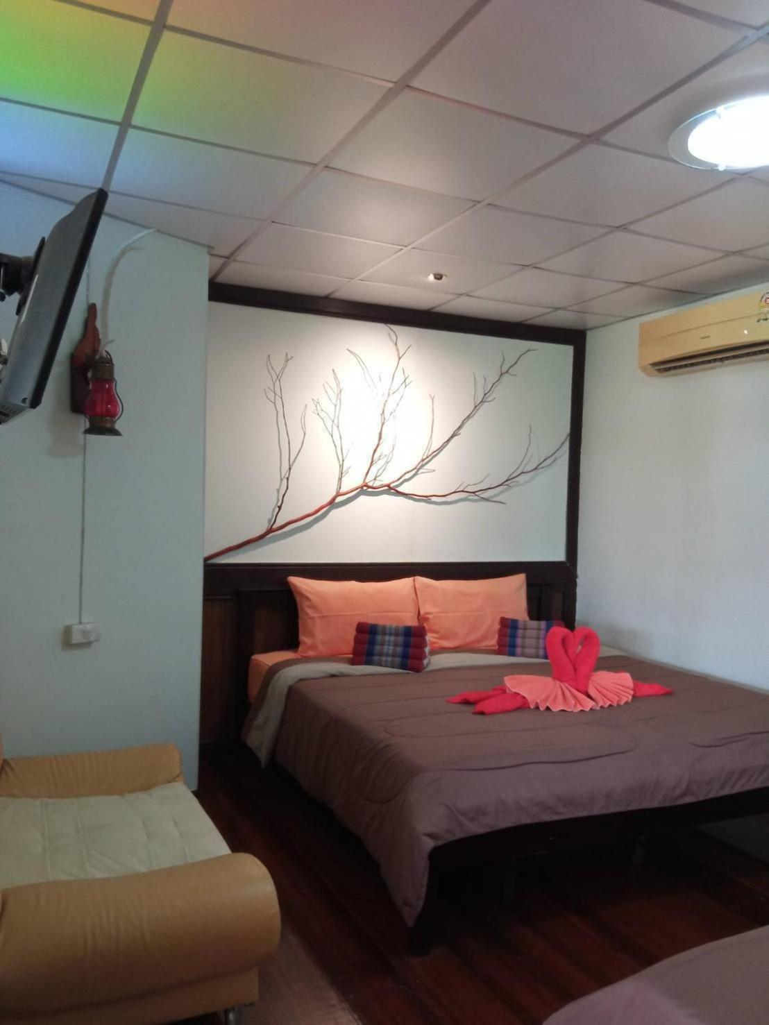 Hotel Baan Ing Suan Amphawa Habitación foto